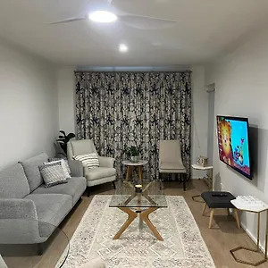 Apartment Central - 3br, 2bath & Carpark 